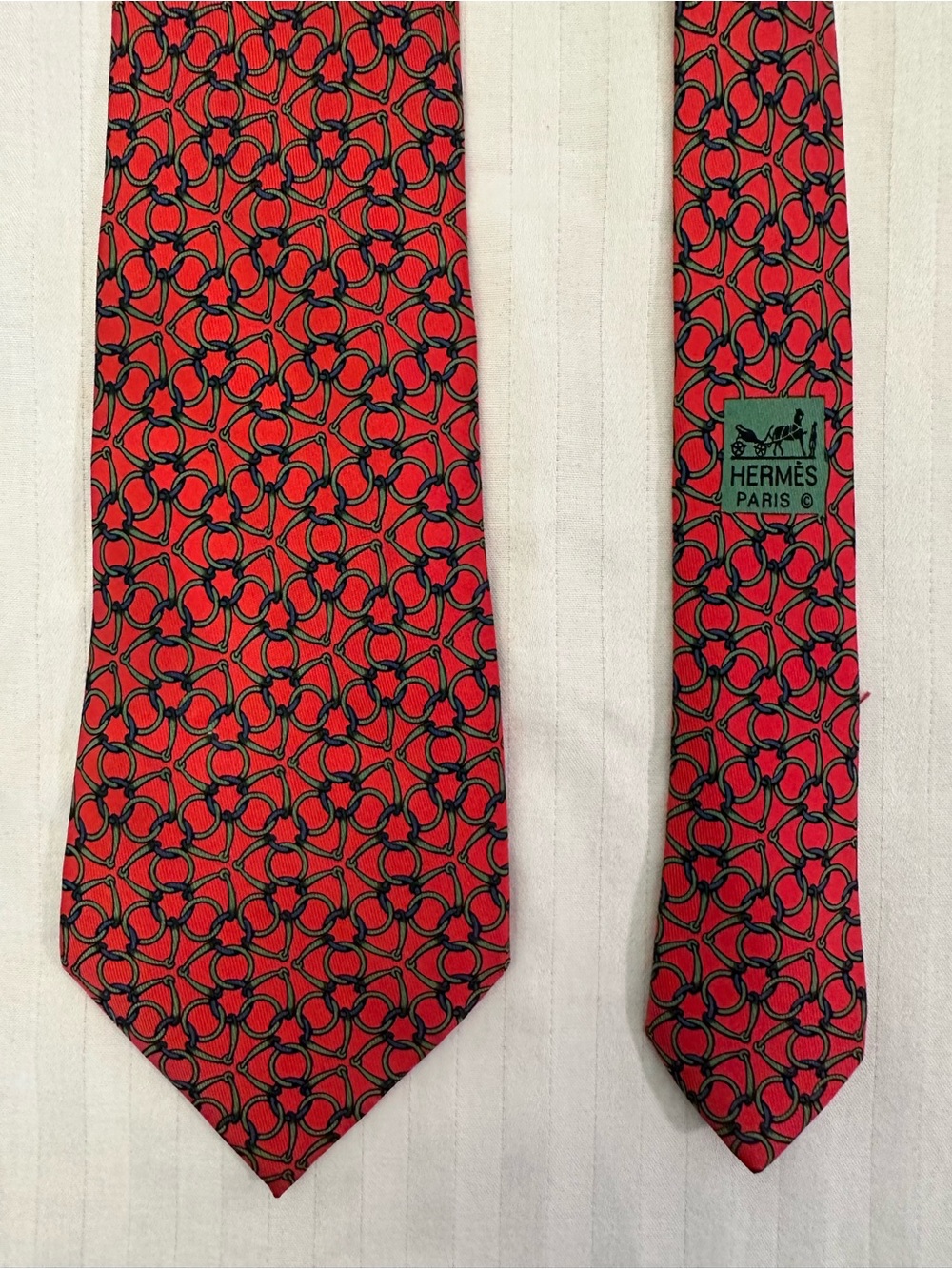 Hermès Paris Silk Tie Red Navy Green Chain Link Pattern Made in France